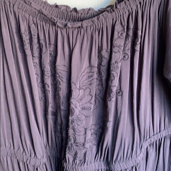 Peasant style top. Can be worn off shoulders - Picture 2 of 4